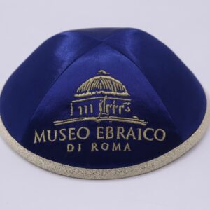 Kippà (copricapo) con il logo del Museo Ebraico di Roma